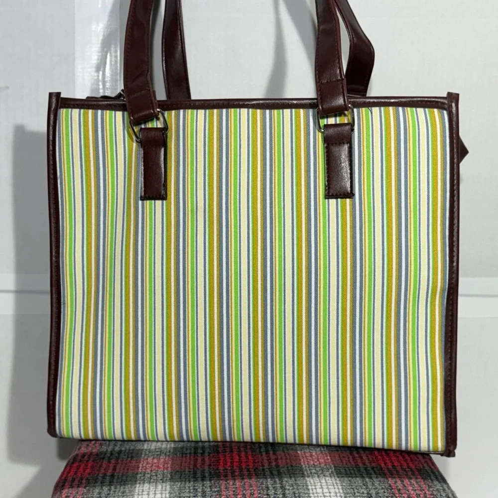 NWT Bow-Wow Pet Carrier Large 15” x 12” x 8” Pets up to 22lbs Green Stripes